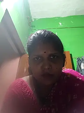 Hot radh82 online show from October 3, 2025, 2:07 pm