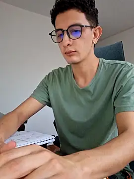 Snapshot of STEVAN_RXX chatting on October 10, 2025, 9:37 pm STEVAN RXX online show from October 10, 2025, 9:37 pm