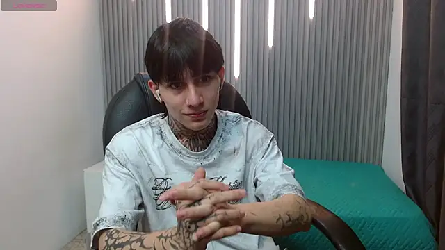 Iantwink18 online show from February 17, 2026, 4:37 pm