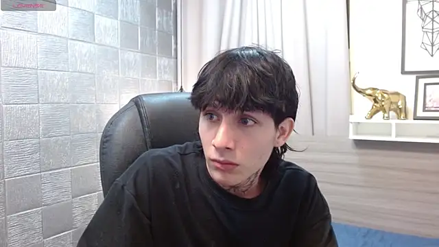 Iantwink18 online show from November 7, 2025, 8:13 pm