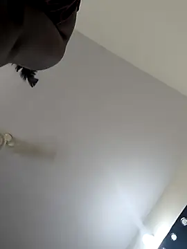 Family02 online show from November 4, 2025, 4:44 pm