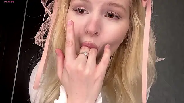 ShontaWasilko online show from February 22, 2026, 9:49 pm