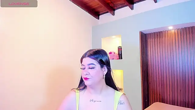 TianaGlow26 online show from September 15, 2025, 7:47 pm