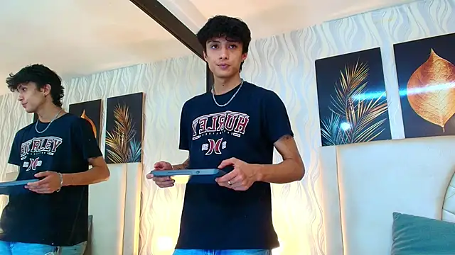 Lean Portman online show from December 2, 2025, 8:43 pm