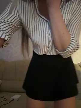 Nikihot   online show from December 17, 2025, 7:35 am