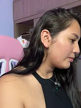 Angeldusttt online show from February 5, 2026, 1:23 am