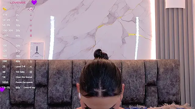 Ava Cristi online show from November 6, 2025, 1:48 pm