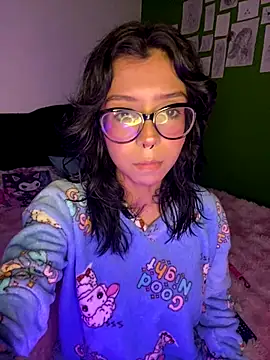 Snapshot of Valen-Foxx chatting on October 2, 2025, 5:22 am Valen-Foxx online show from October 2, 2025, 5:22 am