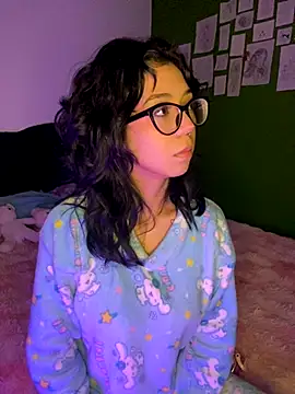 Snapshot of Valen-Foxx chatting on October 14, 2025, 5:30 am Valen-Foxx online show from October 14, 2025, 5:30 am