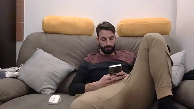 Amicisegreti online show from March 2, 2026, 9:11 pm