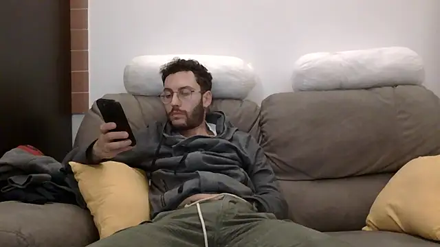 Amicisegreti online show from March 31, 2026, 8:22 pm