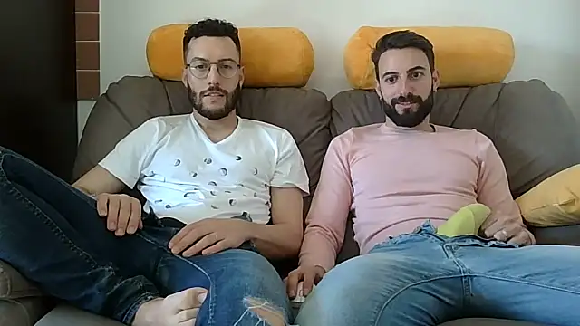 Amicisegreti online show from April 8, 2026, 2:29 pm