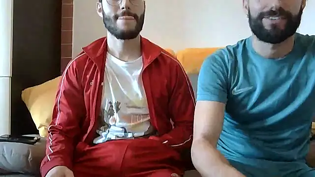 Amicisegreti online show from December 3, 2025, 10:25 am