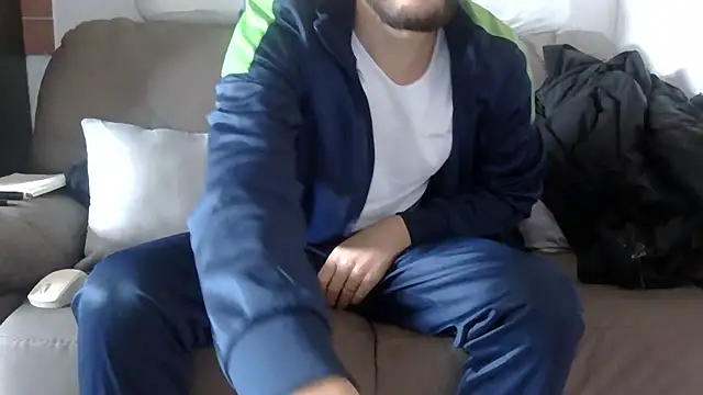 Amicisegreti online show from January 15, 2026, 9:56 am