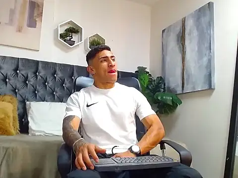 Snapshot of adrian_ray chatting on October 3, 2025, 6:09 pm adrian ray online show from October 3, 2025, 6:09 pm