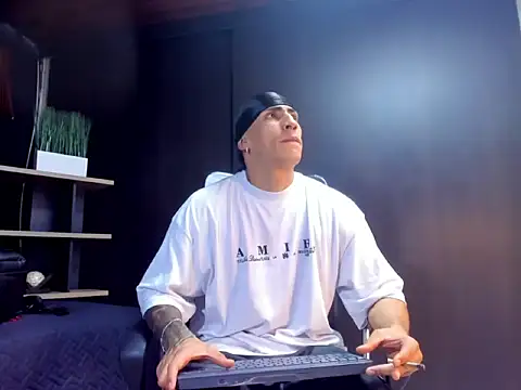 Snapshot of adrian_ray chatting on October 8, 2025, 6:19 pm adrian ray online show from October 8, 2025, 6:19 pm