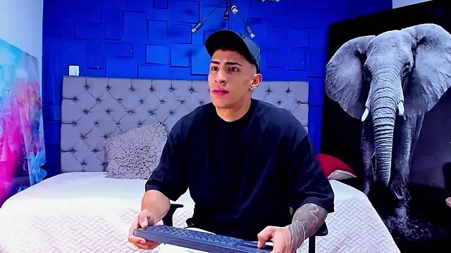 Snapshot of adrian_ray chatting on September 13, 2025, 11:43 am adrian ray online show from September 13, 2025, 11:43 am