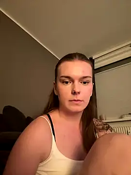 Snapshot of LisaFreier chatting on September 20, 2025, 6:35 pm LisaFreier online show from September 20, 2025, 6:35 pm