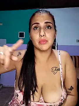 Snapshot of kariciasecreta chatting on April 15, 2026, 12:38 am kariciasecreta online show from April 15, 2026, 12:38 am