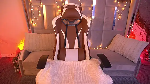 Snapshot of LioraFox chatting on February 12, 2026, 10:53 pm LioraFox online show from February 12, 2026, 10:53 pm