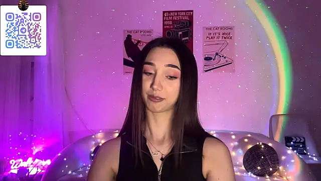 LinaMour online show from April 12, 2026, 10:24 pm