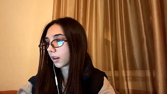 Snapshot of LinaMour chatting on September 29, 2025, 10:15 pm LinaMour online show from September 29, 2025, 10:15 pm