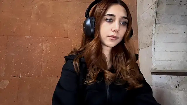 Snapshot of LinaMour chatting on September 13, 2025, 10:10 pm LinaMour online show from September 13, 2025, 10:10 pm