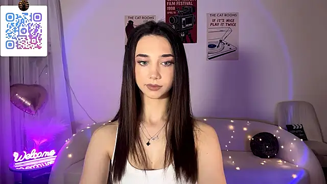 LinaMour online show from June 18, 2026, 10:48 pm