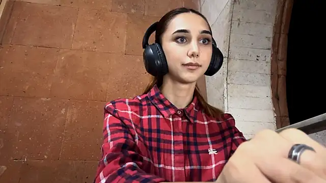 Snapshot of LinaMour chatting on September 10, 2025, 9:58 pm LinaMour online show from September 10, 2025, 9:58 pm