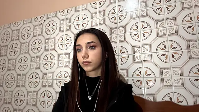 Snapshot of LinaMour chatting on November 5, 2025, 10:13 pm LinaMour online show from November 5, 2025, 10:13 pm