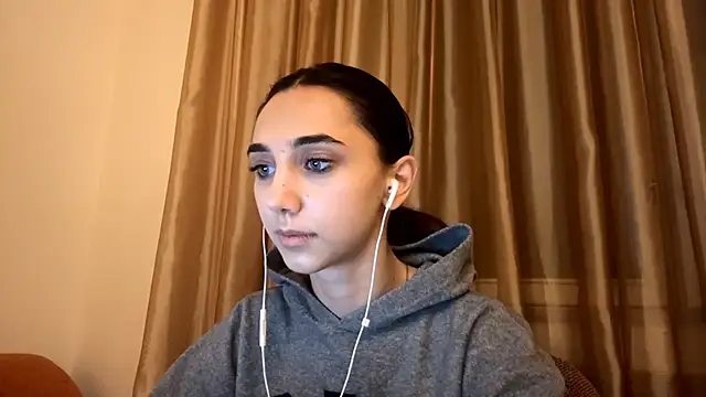 Snapshot of LinaMour chatting on September 25, 2025, 10:16 pm LinaMour online show from September 25, 2025, 10:16 pm