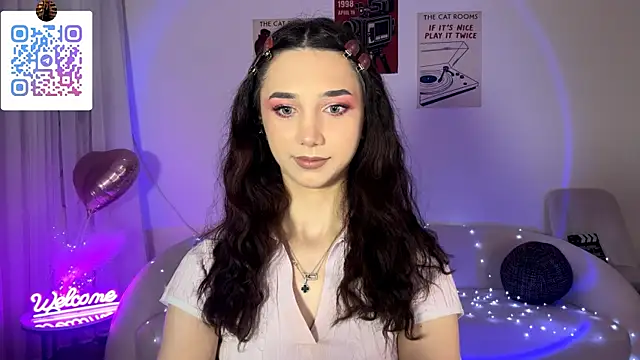 LinaMour online show from June 10, 2026, 10:22 pm