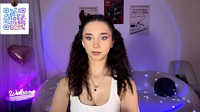 LinaMour online show from June 8, 2026, 10:32 pm