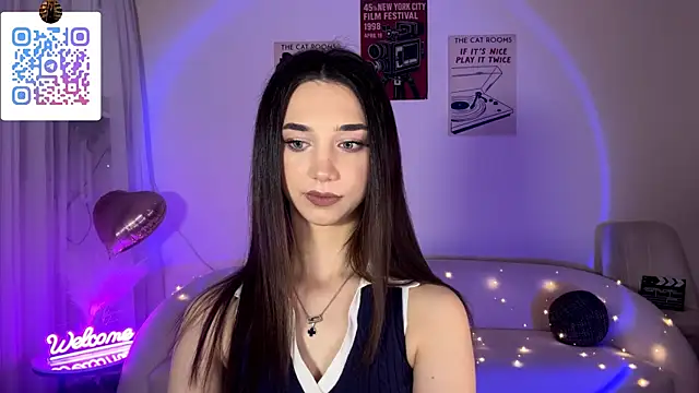 LinaMour online show from June 20, 2026, 10:15 pm