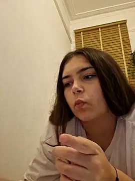 KatieLace online show from October 14, 2025, 8:09 pm