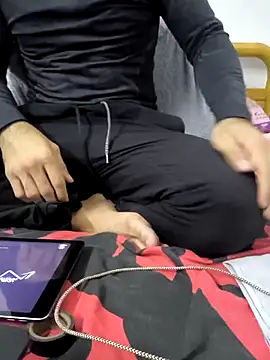 yazinyazin1 online show from November 22, 2025, 7:46 pm