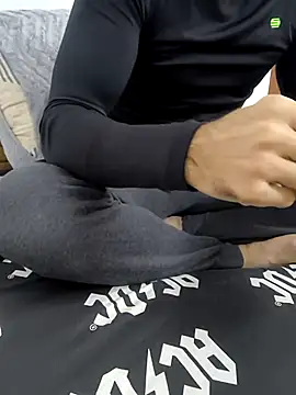 yazinyazin1 online show from November 29, 2025, 11:21 am