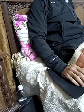 yazinyazin1 online show from November 28, 2025, 3:50 am