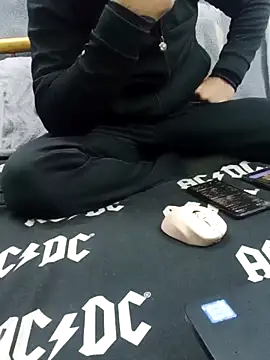 yazinyazin1 online show from December 18, 2025, 5:28 pm