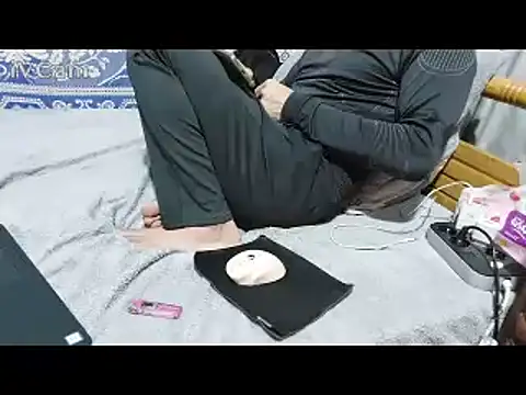 Snapshot of yazinyazin1 chatting on February 12, 2026, 6:24 am yazinyazin1 online show from February 12, 2026, 6:24 am