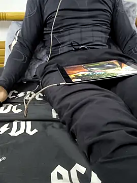 yazinyazin1 online show from November 17, 2025, 6:23 pm