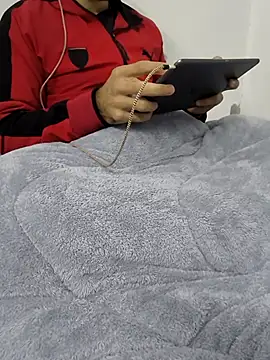 yazinyazin1 online show from November 17, 2025, 3:43 am