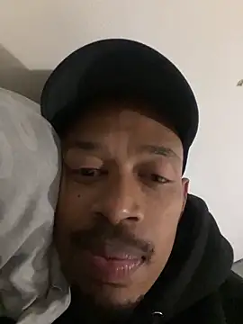 fitsexyman online show from December 5, 2025, 7:55 pm