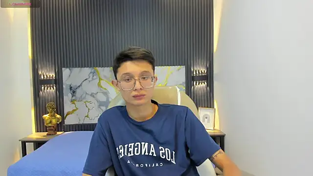 Snapshot of SantiagoRusso18 chatting on September 28, 2025, 12:12 pm SantiagoRusso18 online show from September 28, 2025, 12:12 pm