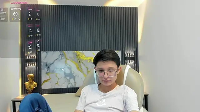 Snapshot of SantiagoRusso18 chatting on October 17, 2025, 12:07 pm SantiagoRusso18 online show from October 17, 2025, 12:07 pm