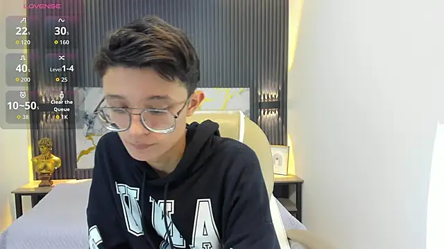 Snapshot of SantiagoRusso18 chatting on September 21, 2025, 1:05 pm SantiagoRusso18 online show from September 21, 2025, 1:05 pm