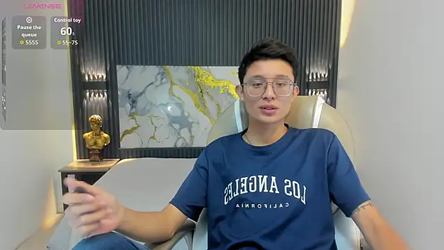 Snapshot of SantiagoRusso18 chatting on October 8, 2025, 12:39 pm SantiagoRusso18 online show from October 8, 2025, 12:39 pm