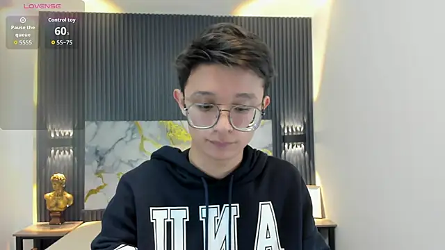 Snapshot of SantiagoRusso18 chatting on October 10, 2025, 12:39 pm SantiagoRusso18 online show from October 10, 2025, 12:39 pm
