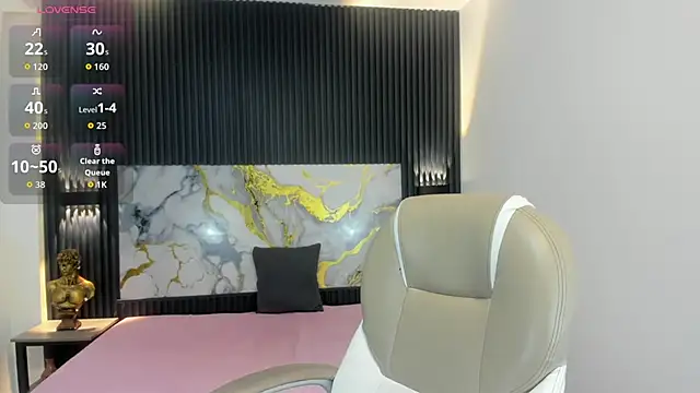 SantiagoRusso18 online show from November 17, 2025, 1:31 am