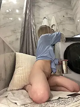 Snapshot of Kitty_Kisss chatting on December 3, 2025, 11:14 pm Kitty Kisss online show from December 3, 2025, 11:14 pm